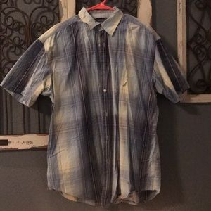 Men’s short sleeve dress shirt